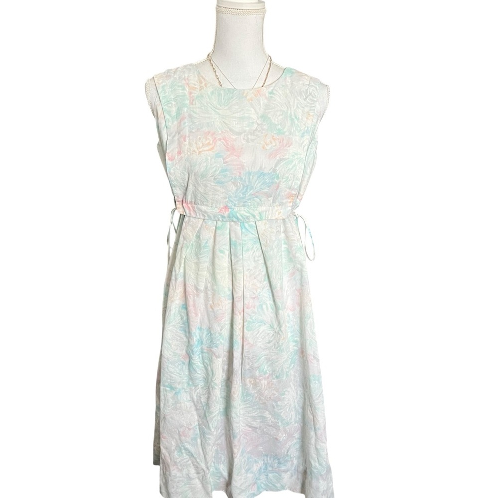 Chic Floral Midi Dress in Soft Pastels